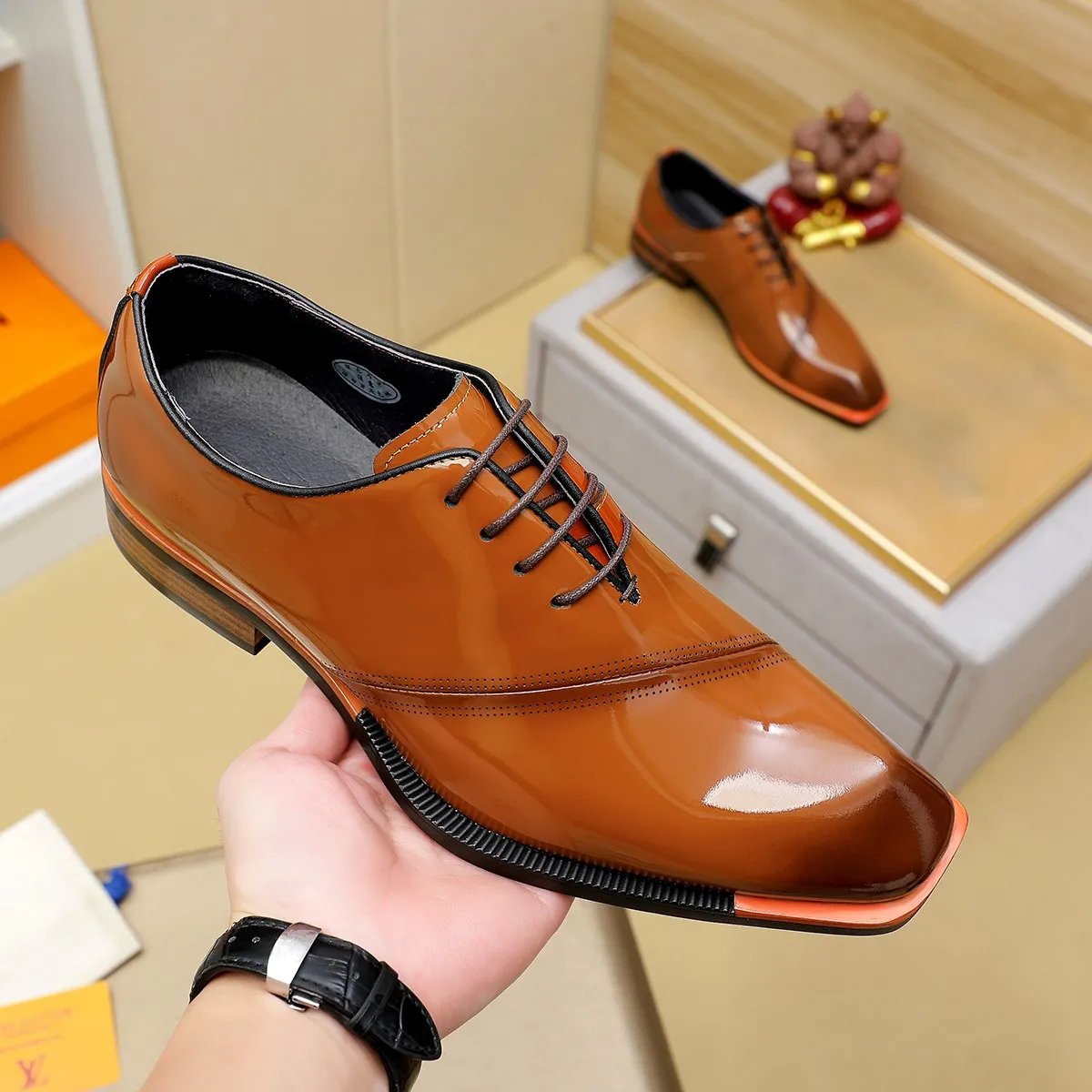Men's shoes 💰640 💰 Louis Vuitton LV ® Autumn and Winter 🆕 models 🔛Full shoe counter First layer cowhide, 🐂Leather lined casual shoes for men, super soft outsole, essential for driving. Counter synchronization Original first layer cowhide Completely 1:1 mold customization 🌹Top version, color optional! Number: 38-45 (37.46. Customized)